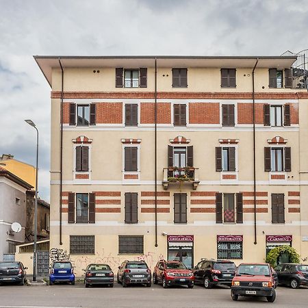 Life Is Beautiful Design Loft Navigli Romolo, Netflix, Wifi, Ac And Street Parking Apartment Milan Bagian luar foto