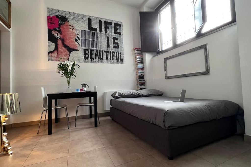 Life Is Beautiful Design Loft Navigli Romolo, Netflix, Wifi, Ac And Street Parking Apartment Milan Bagian luar foto
