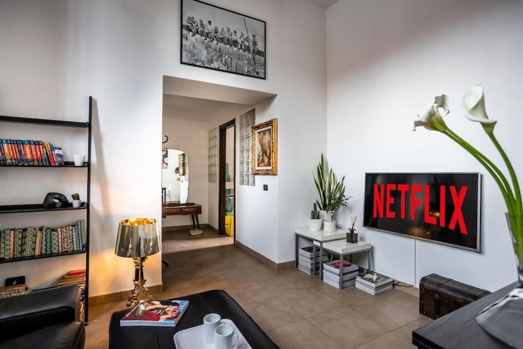 Life Is Beautiful Design Loft Navigli Romolo, Netflix, Wifi, Ac And Street Parking Apartment Milan Bagian luar foto