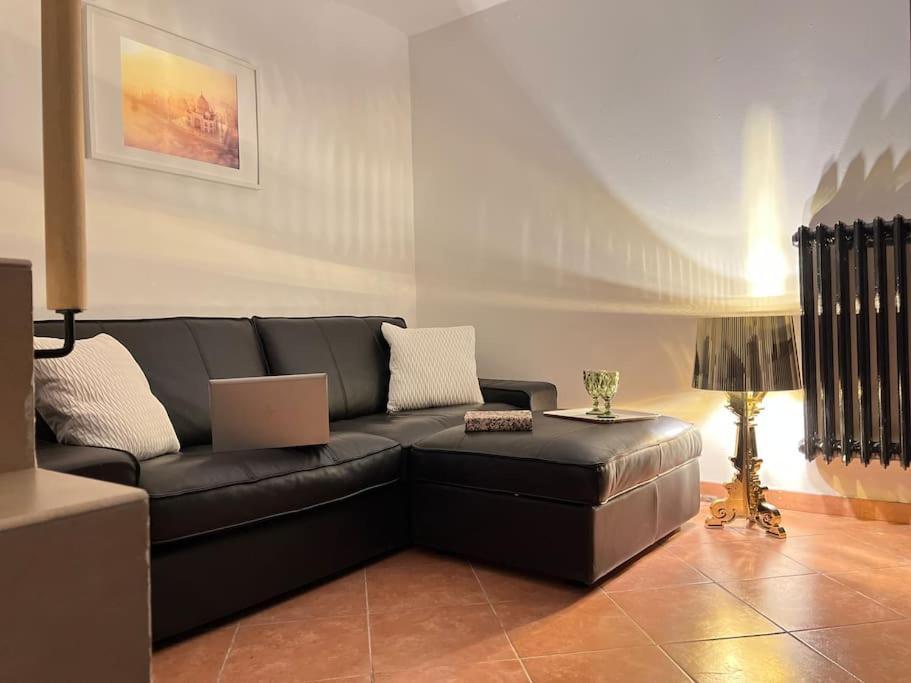 Life Is Beautiful Design Loft Navigli Romolo, Netflix, Wifi, Ac And Street Parking Apartment Milan Bagian luar foto
