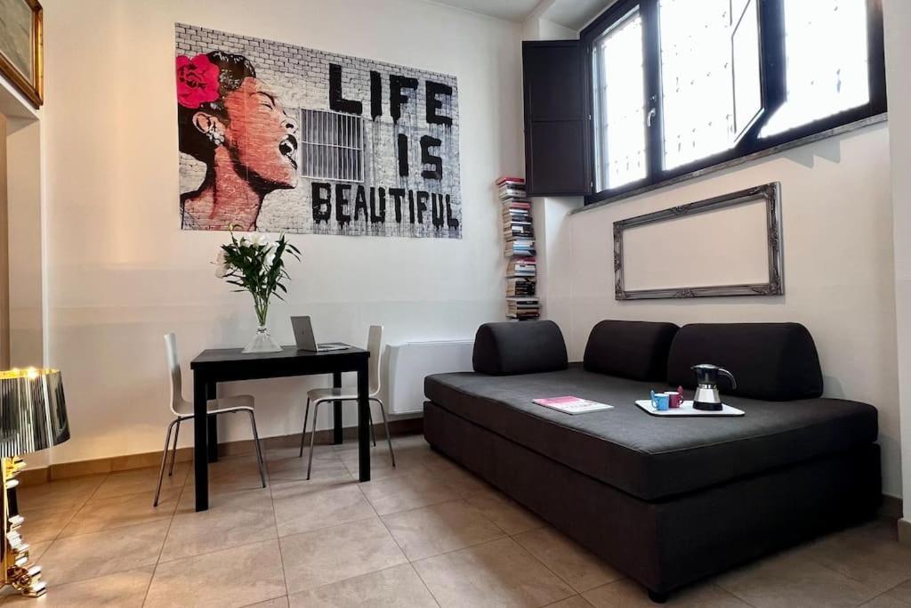 Life Is Beautiful Design Loft Navigli Romolo, Netflix, Wifi, Ac And Street Parking Apartment Milan Bagian luar foto